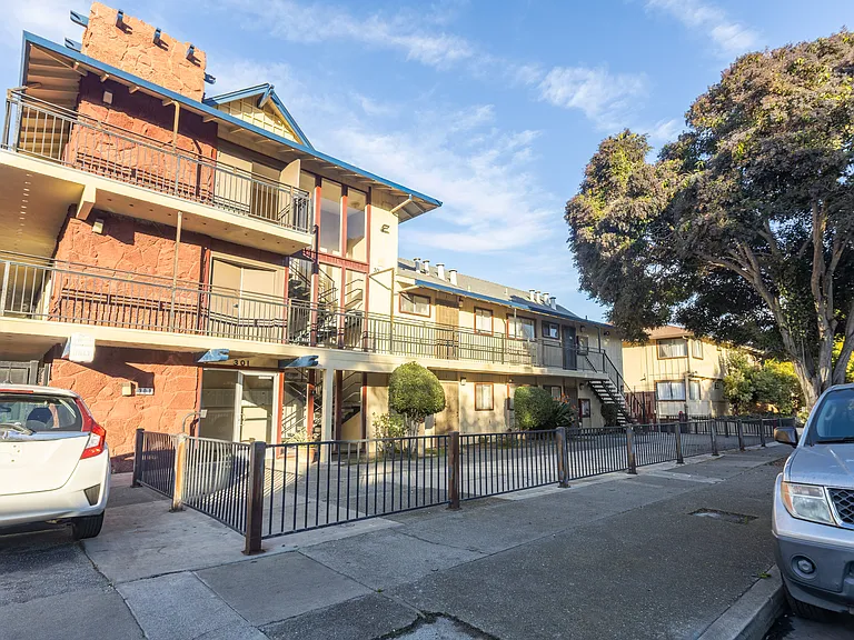 301 E Okeefe St — Photo 30