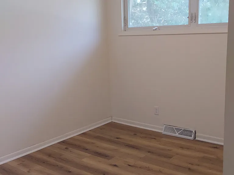 311 Stewart Dr — Photo 7