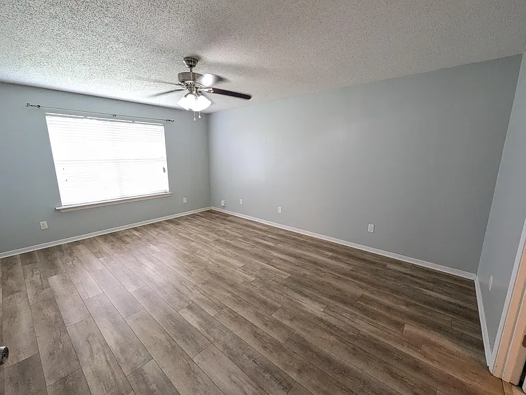 9516 Brentwood Blvd — Photo 10