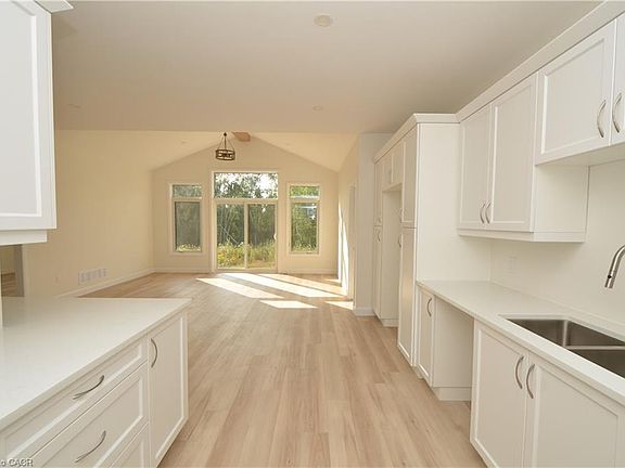 5th image of 30 Lovett Ln
