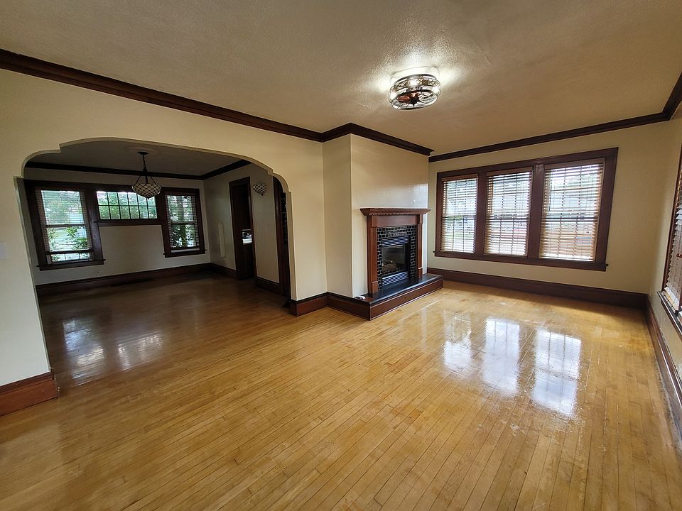429 W Cedar St, Chippewa Falls, WI 54729 | Zillow