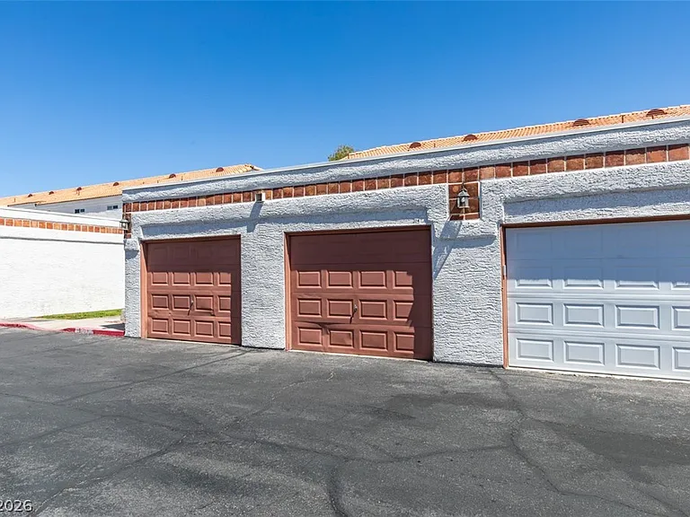 1800 Edmond St #124 — Photo 72