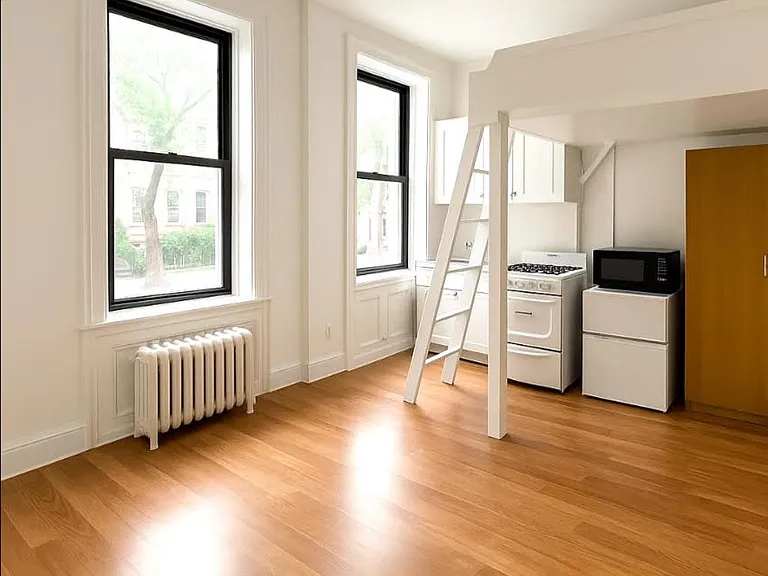 96 Perry St #B1A — Photo 2