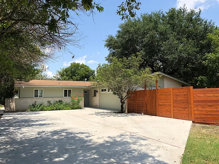 5407 Westminster Dr — Photo 1