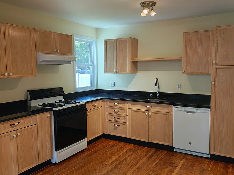 121 Vernon St #A — Photo 7