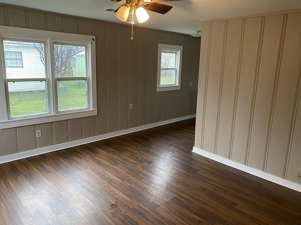 1st image of 218 Parks Dr