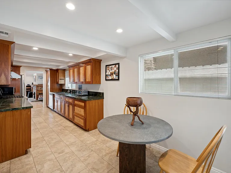 214 Walnut St — Photo 6