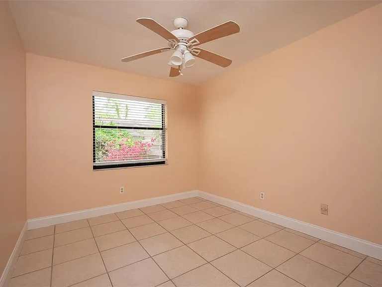 3409 NW 52nd Ter — Photo 13
