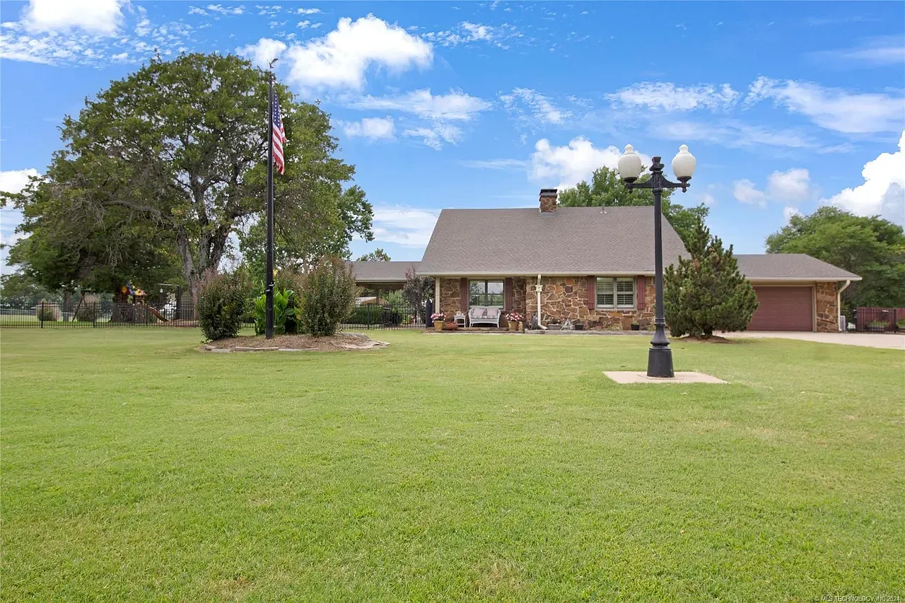 3 bed, 3554 sqft, $2,800 — Photo 2