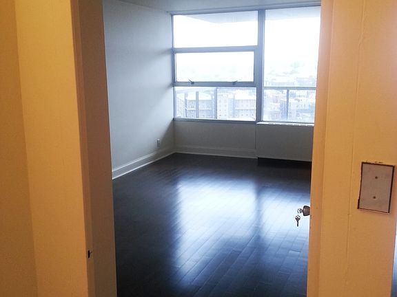 Huge Master Bedroom with plenty sunlight