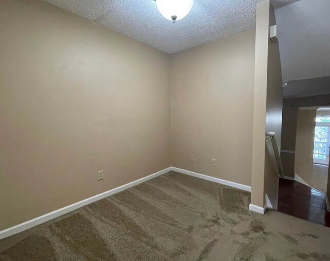 1 bed, 951 sqft, $1,575 — Photo 3
