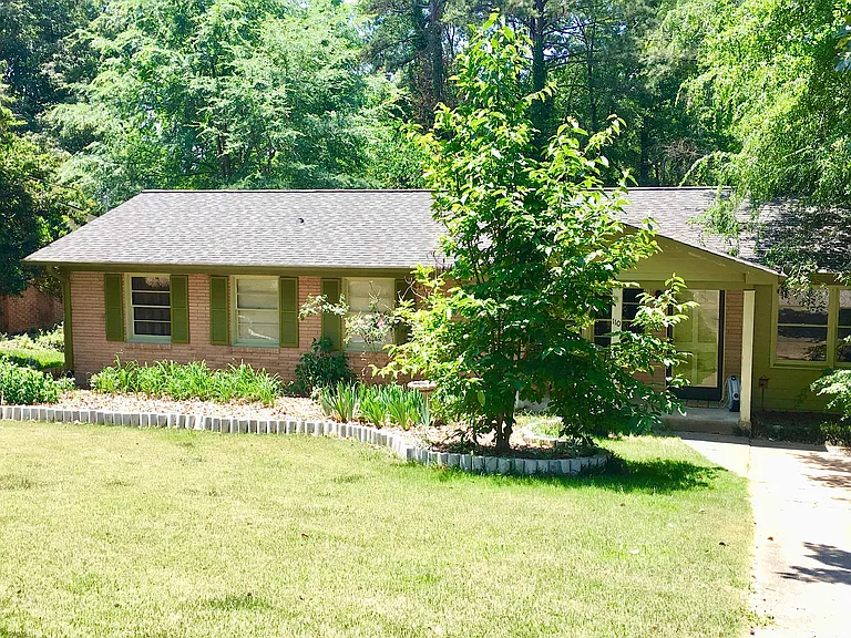 110 Rivermont Rd — Photo 1