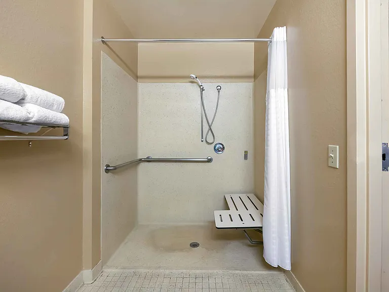 Deluxe Studio - 1 King Bed