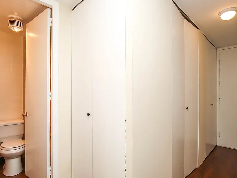 1 E Scott St #1406 — Photo 10