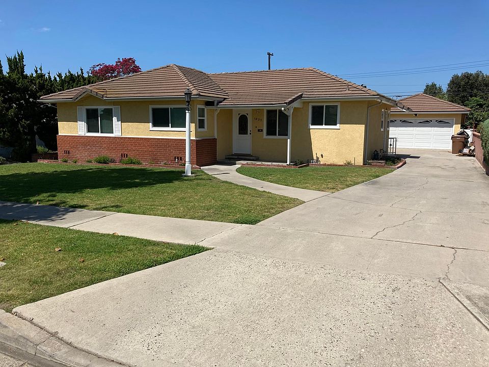 1st image of 1025 Hollydale Dr