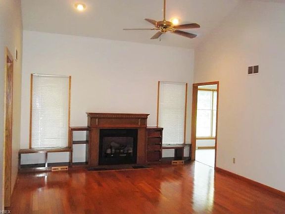 5th image of 122 Claybrook Dr