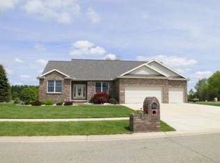 709 Drahner Dr, Eaton Rapids, MI