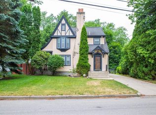 4 Grandview Ave, Lincoln, RI 02865