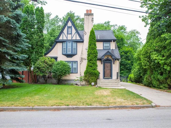 4 Grandview Ave, Lincoln, RI 02865