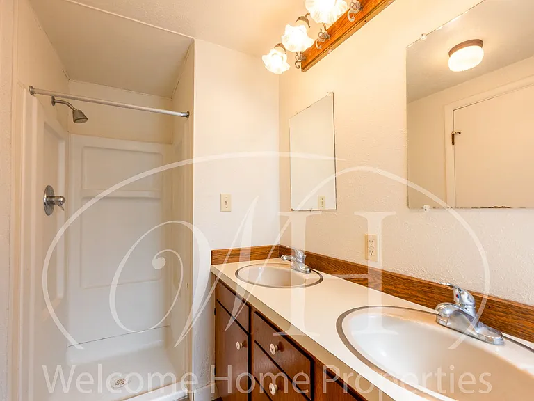 427 SW Bade Ave — Photo 29