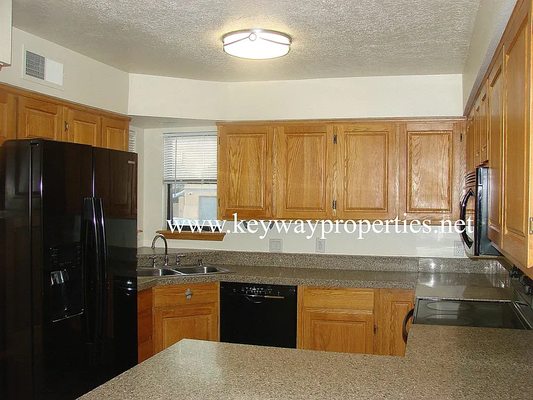 4816 Manitoba Ct NE — Photo 7