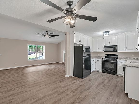 5th image of 307 Whispering Waters Dr