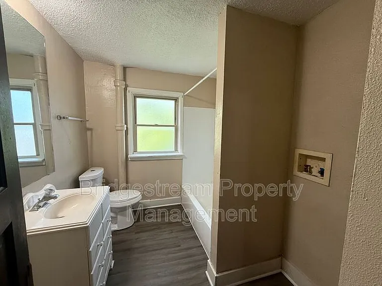200 Hart St — Photo 11