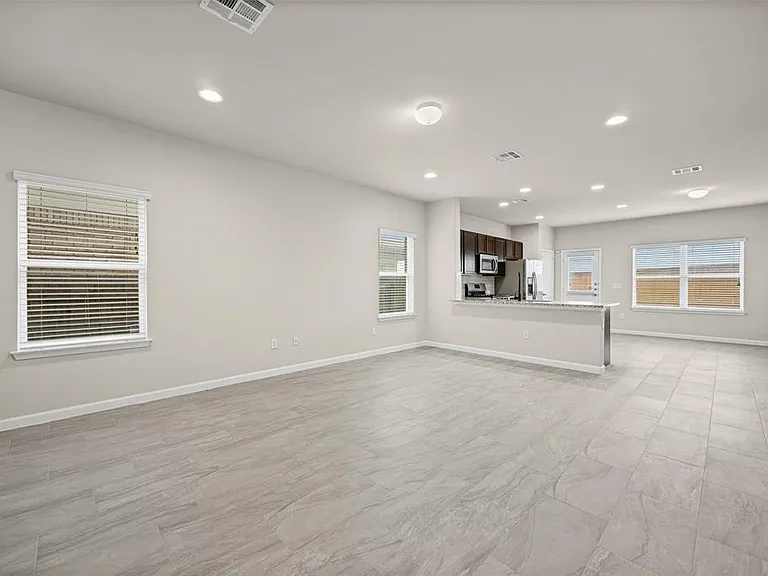 1121 La Conterra Blvd — Photo 4