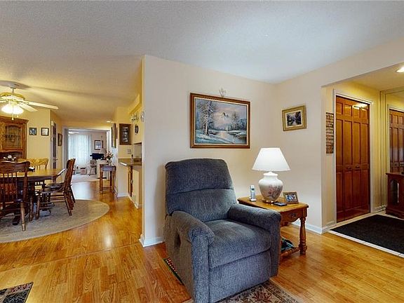 4th image of 400 West Ave Unit E7