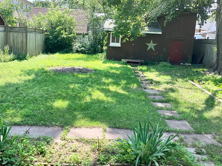 80 Innisfil St #B — Photo 11