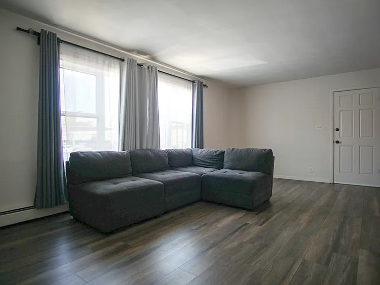 6646 26th St #2R — Photo 2