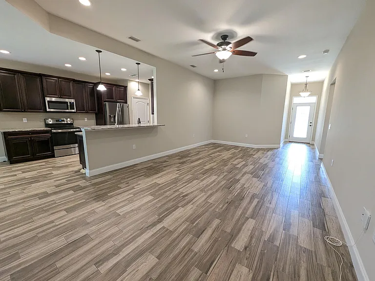 947 Kenzie Ln — Photo 4