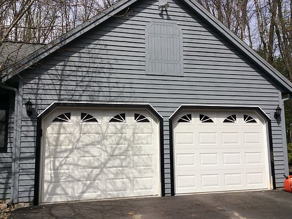 5th image of 16 Stratford Dr