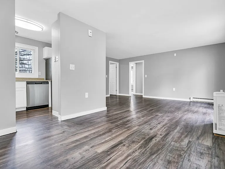 Tamarlane Apartments — Photo 13