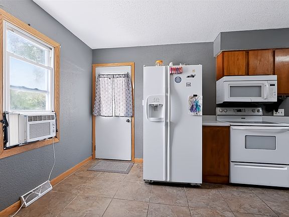 5th image of 602 E 24th St S