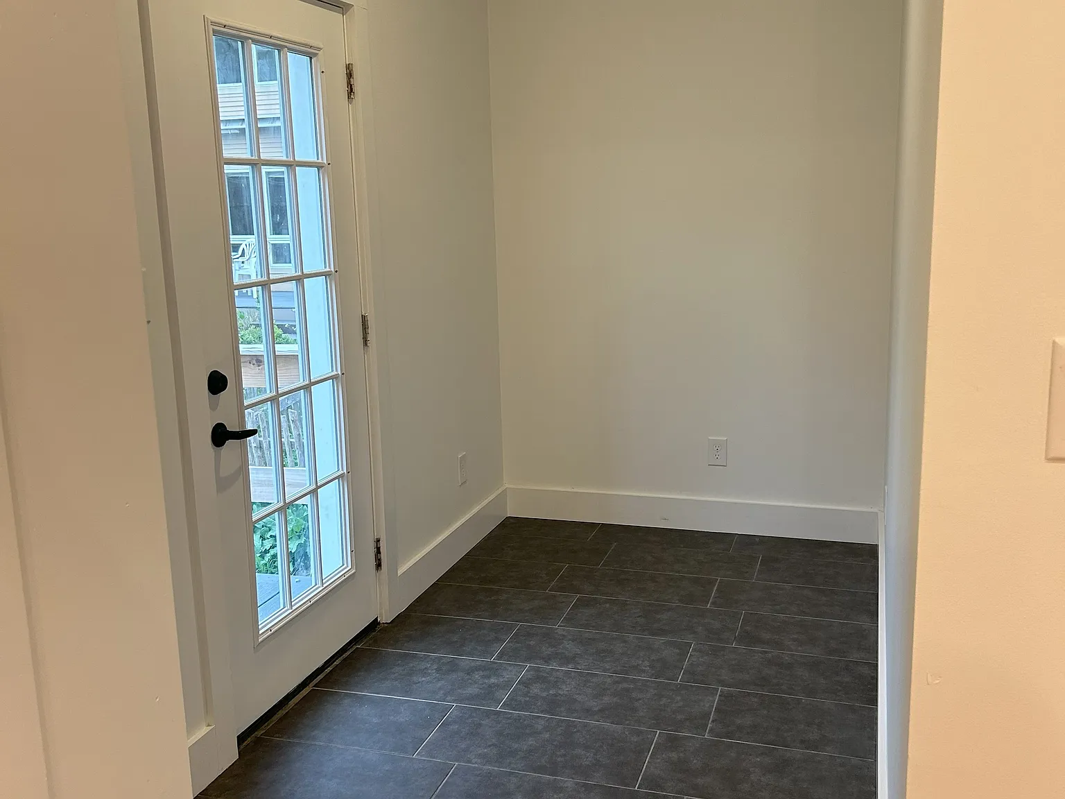 3 bed, 2.5 bath, 2100 sqft, $3,400 — Photo 3