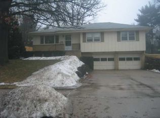 5006 Oaks Ln, Omaha, NE 68137