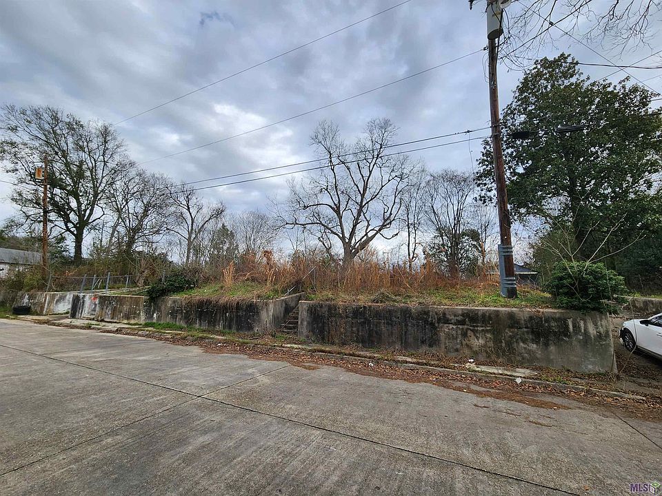 2nd image of 2119 Alabama St