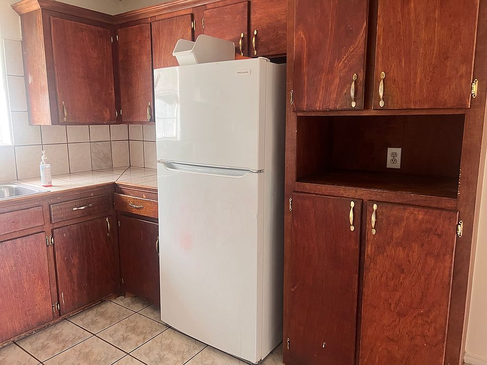 Refridgerator