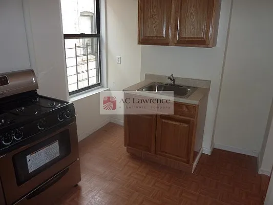 Sold by Aclawrence | media 7