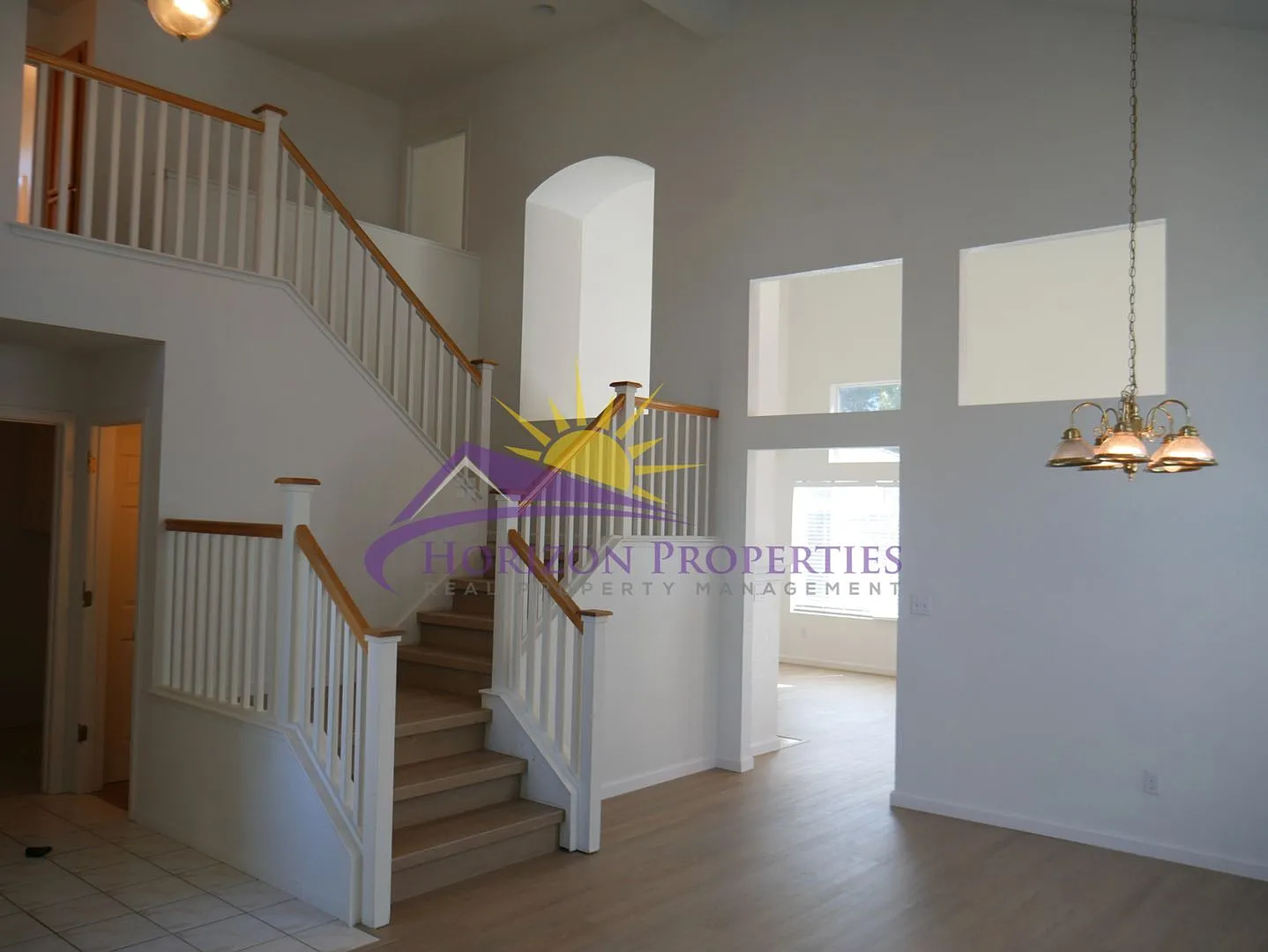 Two Story 4 Bed 3 Bath 1,863sqft Elk Grove Home in Laguna Park — Photo 4
