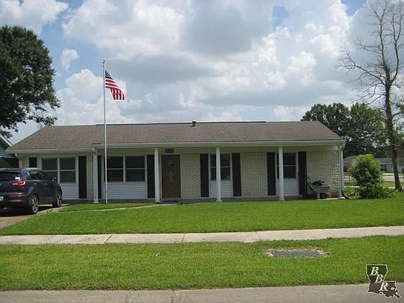 3rd image of 300 Oakshire Dr