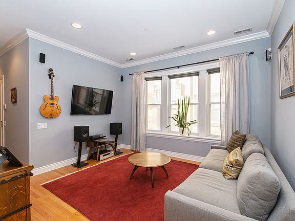 2nd image of 2545 N Clark St APT 1