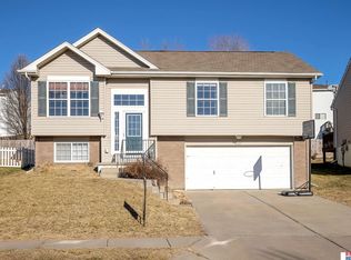 16520 Yates St, Omaha, NE 68116