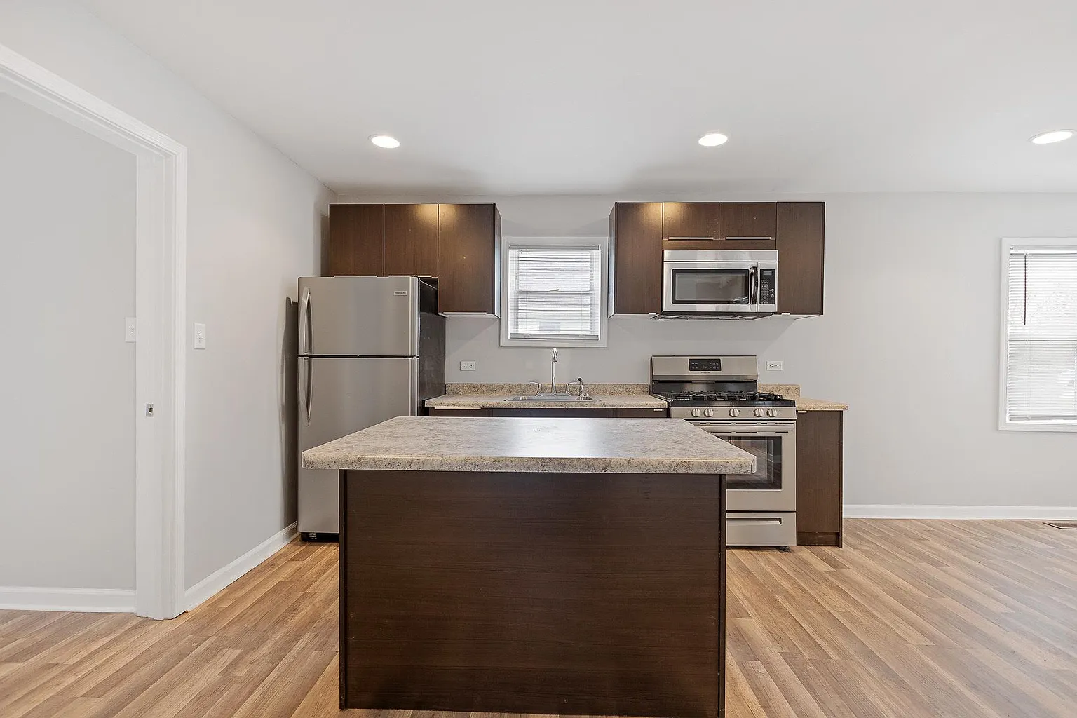 30 S Kenmore Ave photo 1