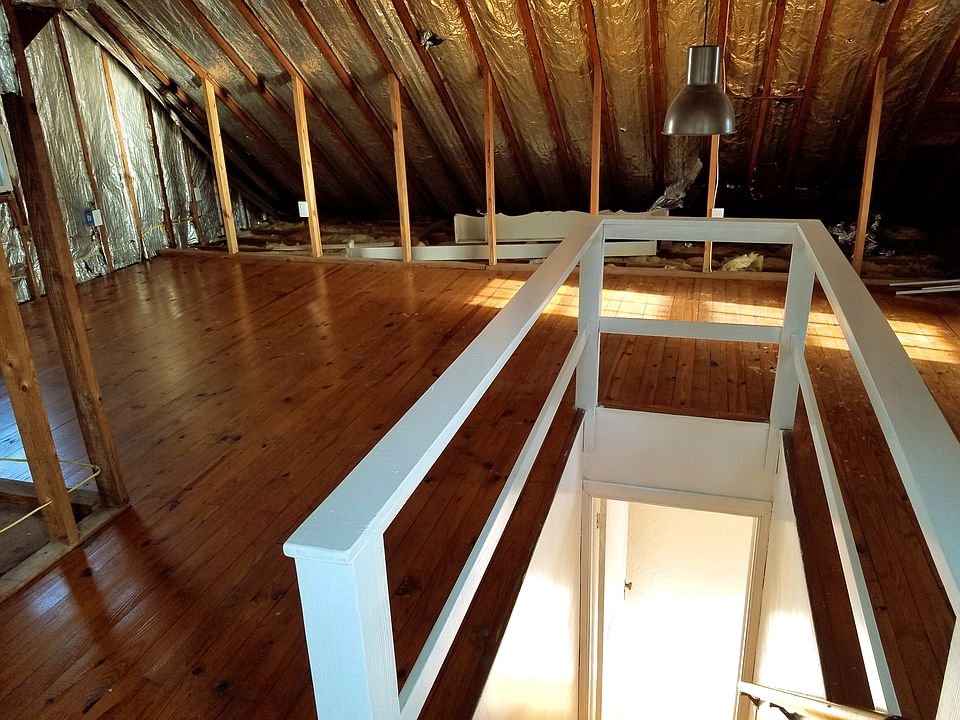 Attic (storage space)