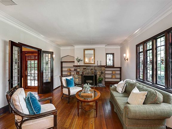 4th image of 170 Oxford Blvd