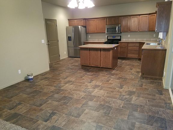kitchen/ dining area