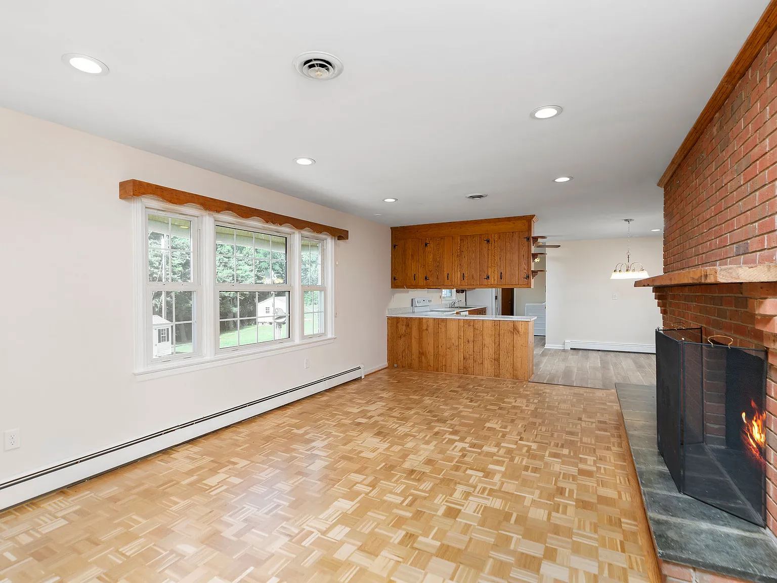 3 bed, 2.5 bath, 2062 sqft, $2,000 — Photo 3