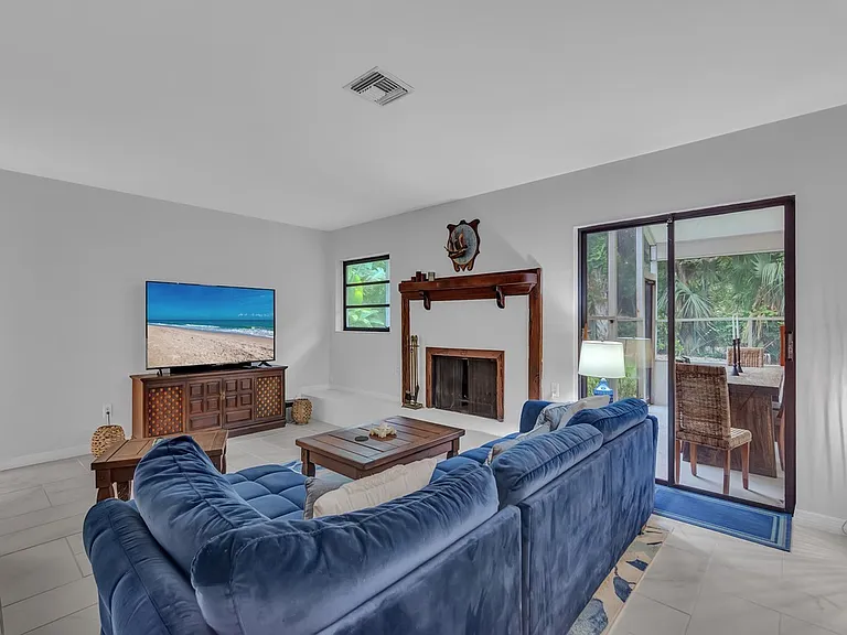 1445 Treasure Cove Ln — Photo 11
